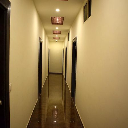 Hotel Peradiot Ahmedabad Esterno foto