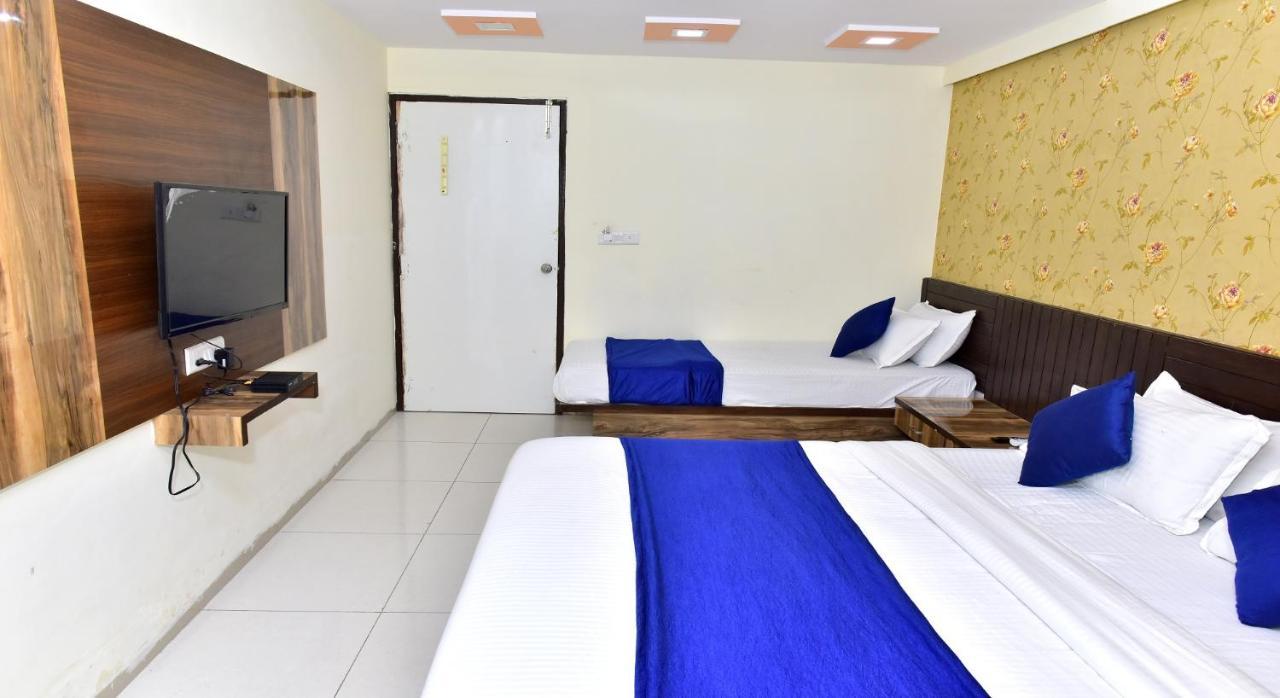 Hotel Peradiot Ahmedabad Esterno foto