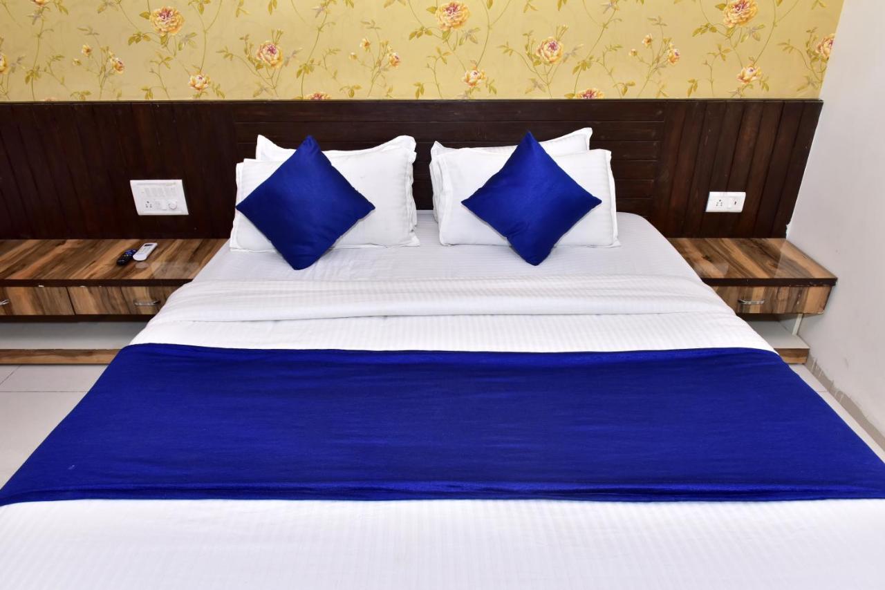 Hotel Peradiot Ahmedabad Esterno foto