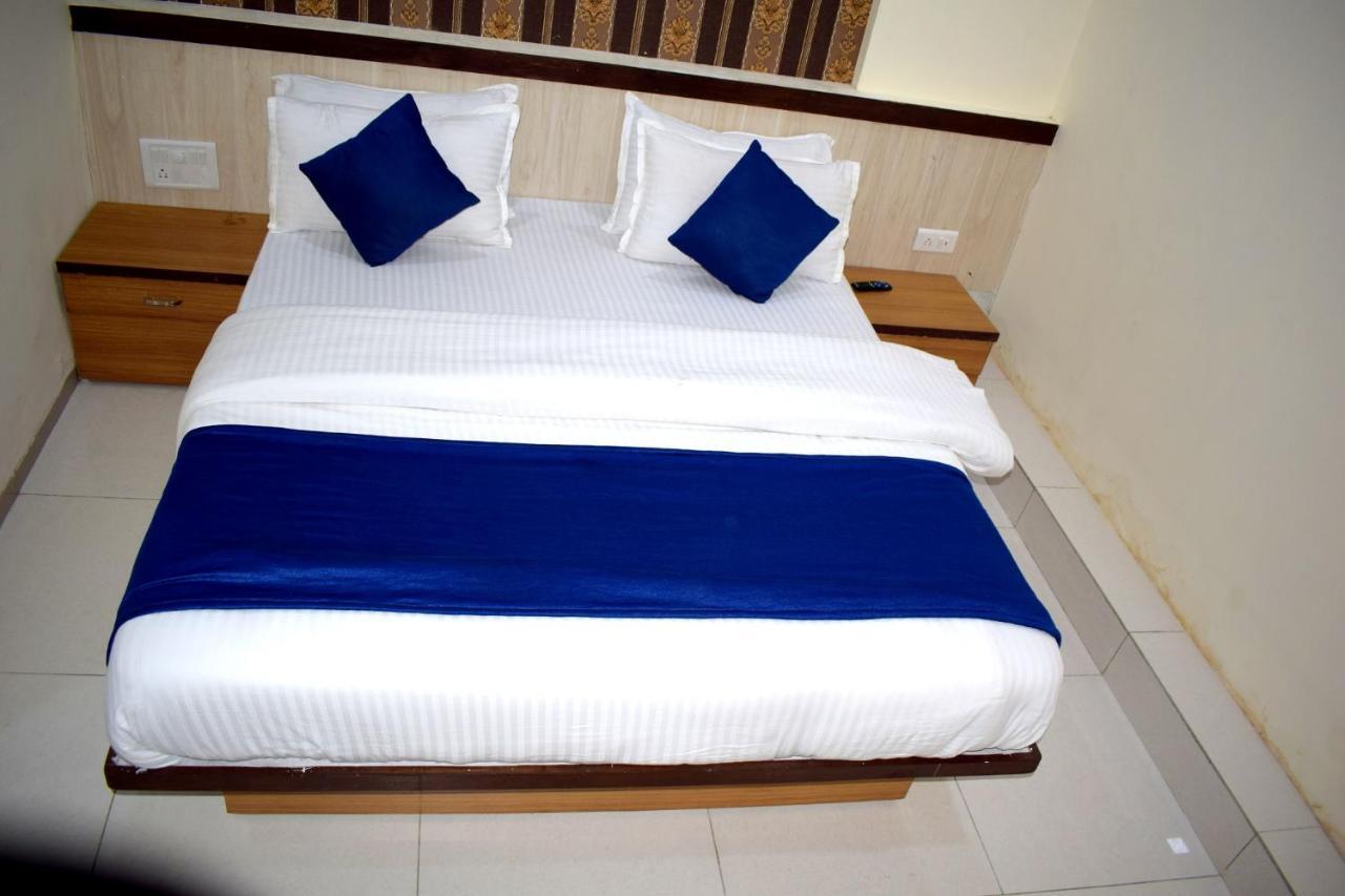 Hotel Peradiot Ahmedabad Esterno foto