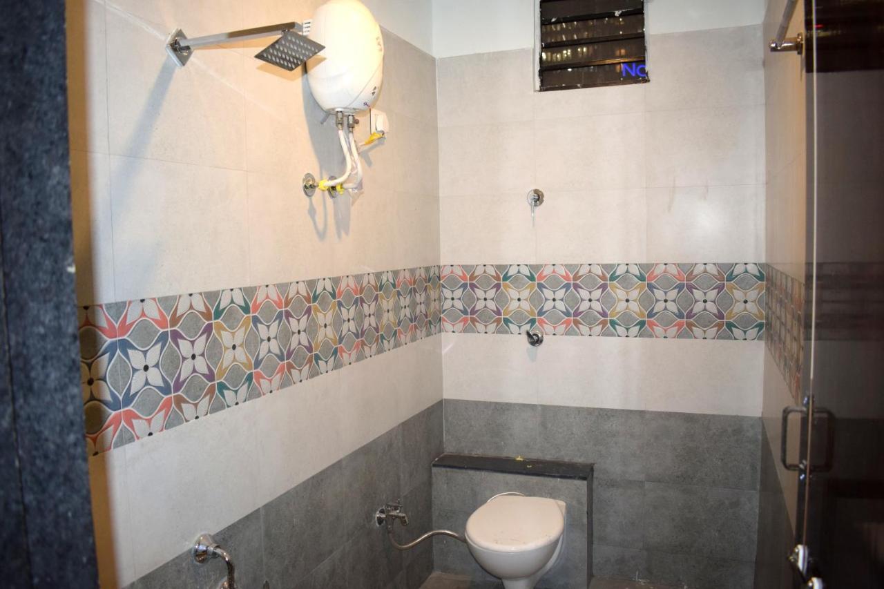 Hotel Peradiot Ahmedabad Esterno foto