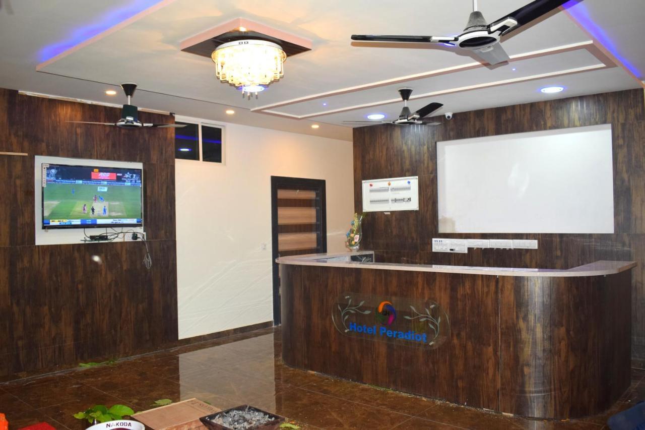 Hotel Peradiot Ahmedabad Esterno foto