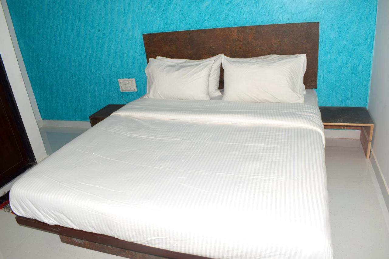 Hotel Peradiot Ahmedabad Esterno foto
