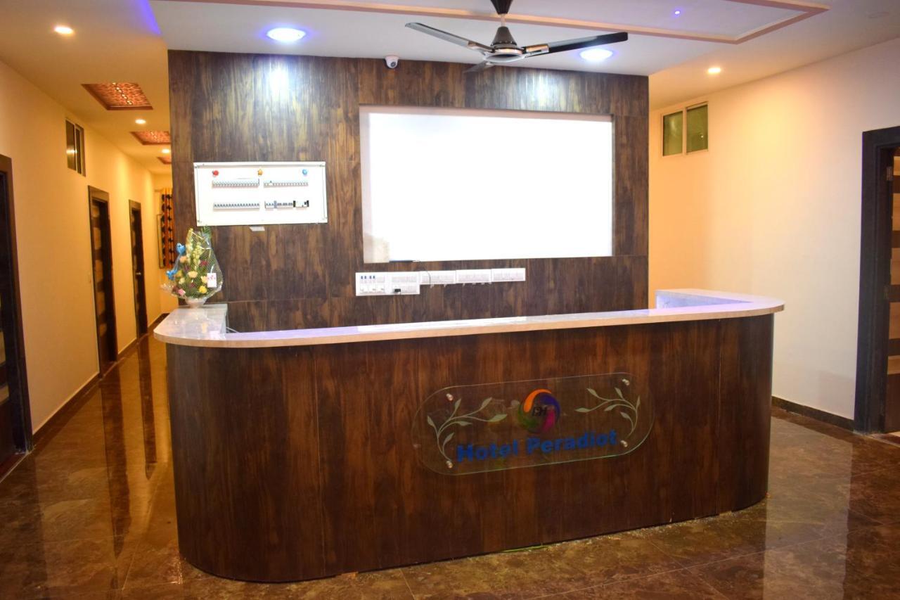 Hotel Peradiot Ahmedabad Esterno foto