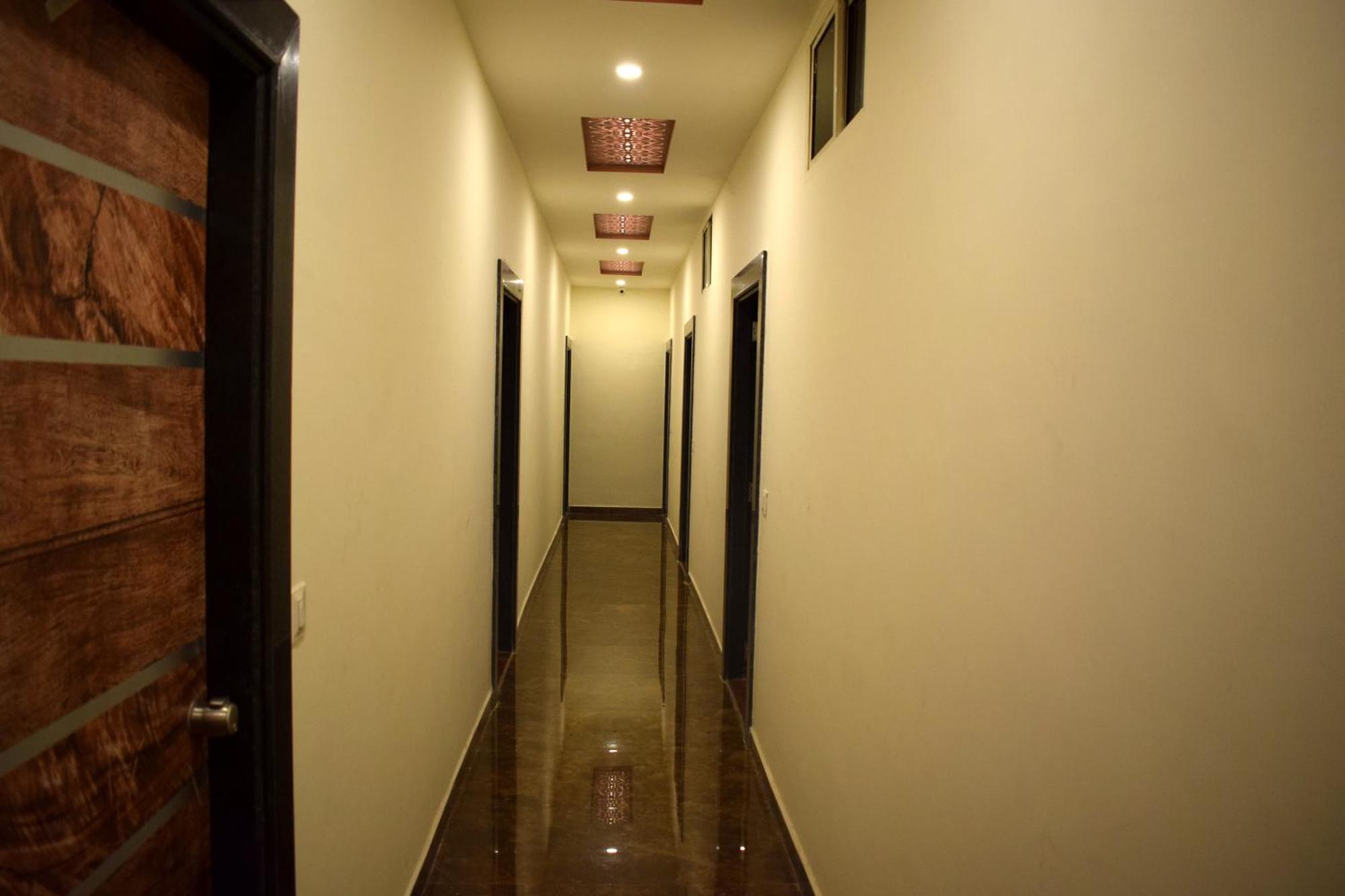 Hotel Peradiot Ahmedabad Esterno foto