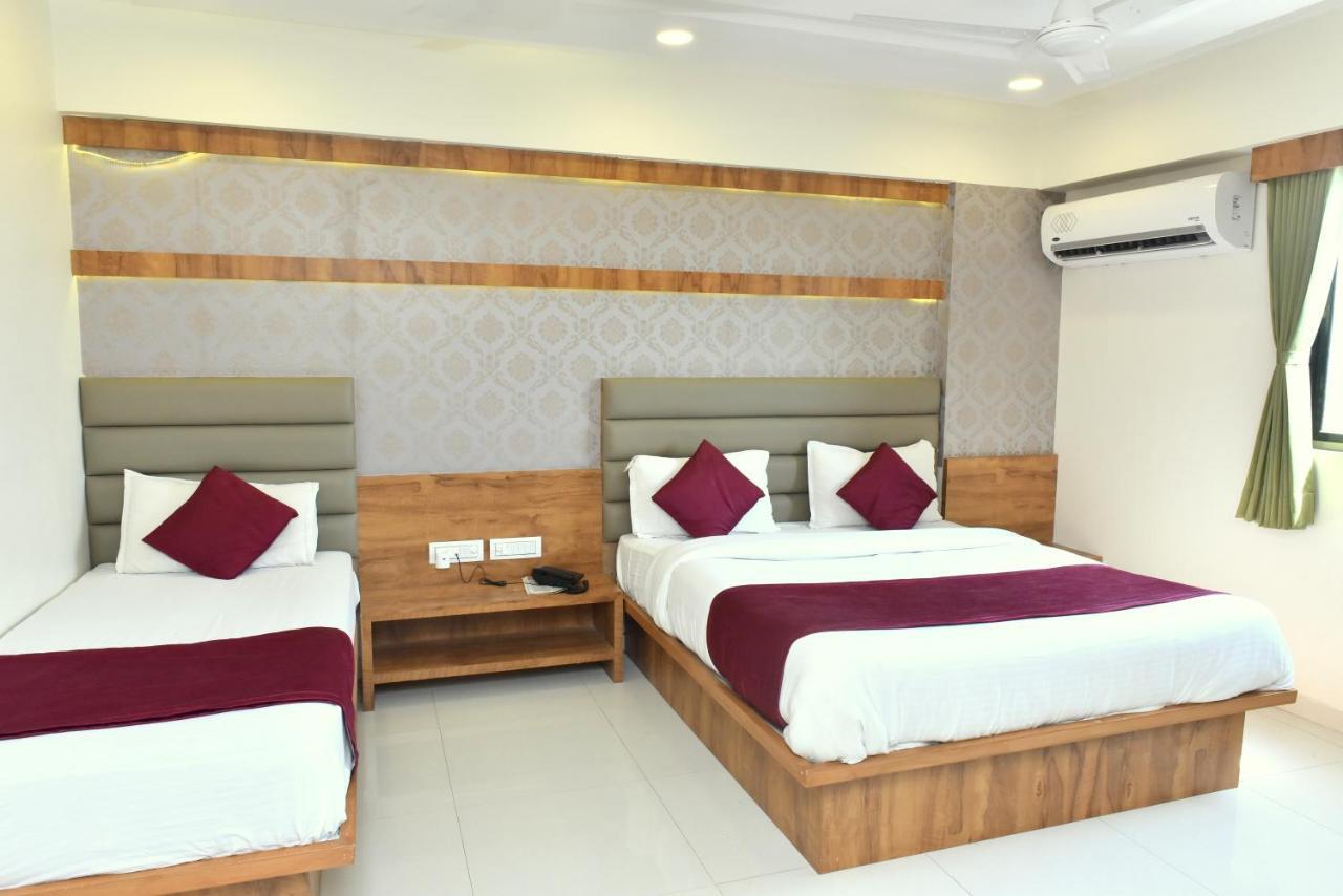 Hotel Peradiot Ahmedabad Esterno foto